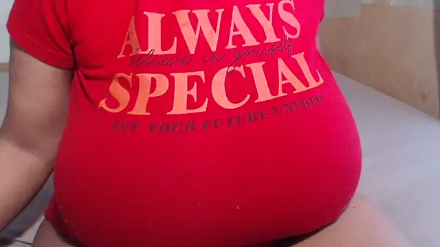 Snapshot of FlavoredNia chatting on October 18, 6:05 am FlavoredNia online show from October 18, 6:05 am