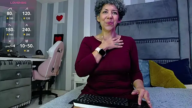 Snapshot of Julianewell chatting on February 20, 12:38 pm Julianewell online show from February 20, 12:38 pm