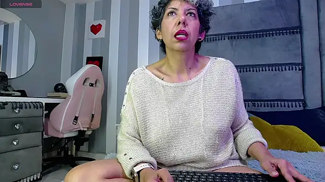 Julianewell online show from February 27, 12:38 pm