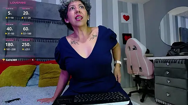 Snapshot of Julianewell chatting on March 10, 12:32 pm Julianewell online show from March 10, 12:32 pm
