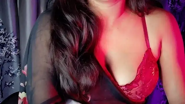 Snapshot of SexyAndHottie chatting on January 18, 10:19 am SexyAndHottie online show from January 18, 10:19 am