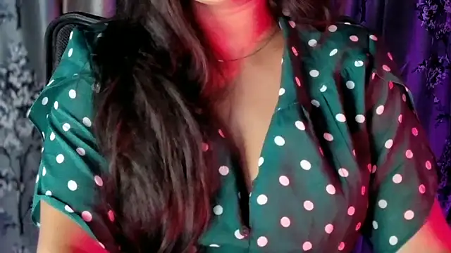 Snapshot of SexyAndHottie chatting on February 5, 11:04 am SexyAndHottie online show from February 5, 11:04 am