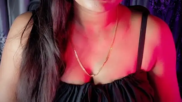 Snapshot of SexyAndHottie chatting on February 12, 3:51 pm SexyAndHottie online show from February 12, 3:51 pm