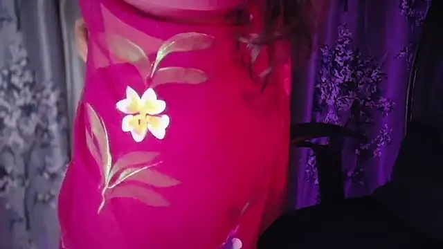 Snapshot of SexyAndHottie chatting on February 26, 5:34 pm SexyAndHottie online show from February 26, 5:34 pm