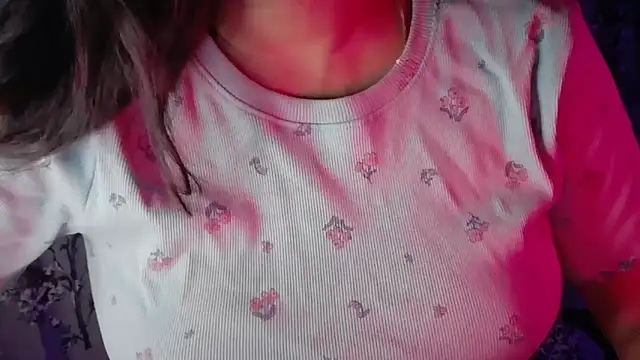 Snapshot of SexyAndHottie chatting on April 10, 11:15 am SexyAndHottie online show from April 10, 11:15 am