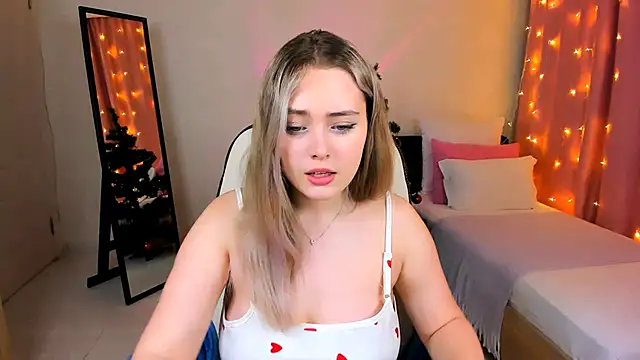 Snapshot of Rose_Sweetiee chatting on December 21, 2:58 pm Rose Sweetiee online show from December 21, 2:58 pm