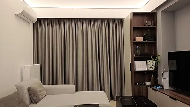 IrisNoire online show from February 24, 8:40 pm