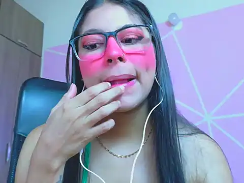 Snapshot of _ALLYSON18_ chatting on April 23, 12:29 pm ALLYSON18 online show from April 23, 12:29 pm