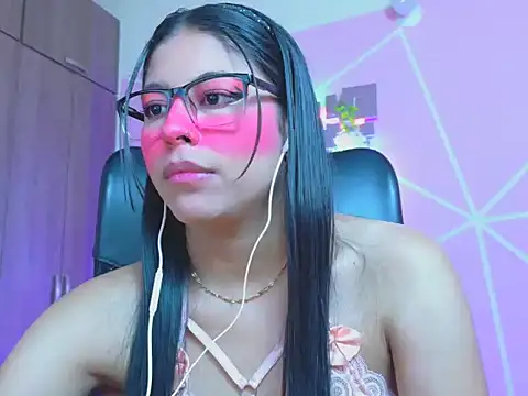 Snapshot of _ALLYSON18_ chatting on April 25, 1:41 pm ALLYSON18 online show from April 25, 1:41 pm