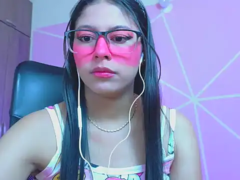 Snapshot of _ALLYSON18_ chatting on April 28, 11:59 am ALLYSON18 online show from April 28, 11:59 am