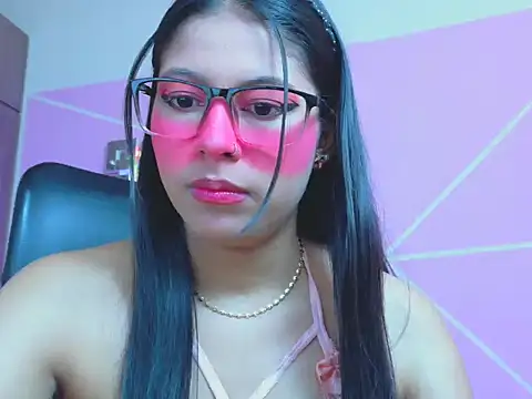 Snapshot of _ALLYSON18_ chatting on May 4, 12:01 pm ALLYSON18 online show from May 4, 12:01 pm