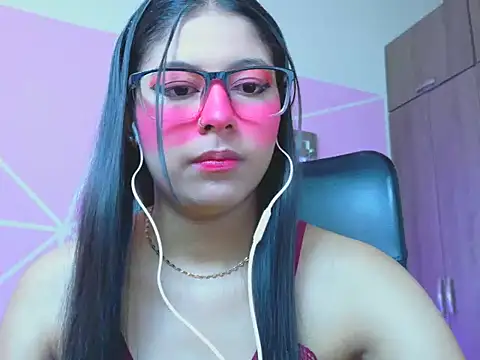 Snapshot of _ALLYSON18_ chatting on May 21, 11:39 am ALLYSON18 online show from May 21, 11:39 am