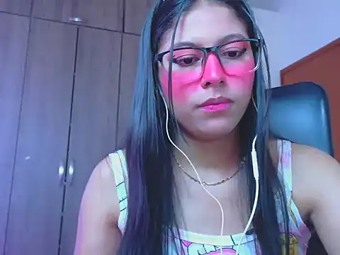 Snapshot of _ALLYSON18_ chatting on June 3, 2:33 pm ALLYSON18 online show from June 3, 2:33 pm