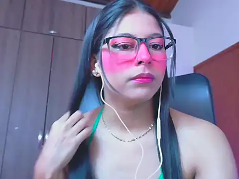 Snapshot of _ALLYSON18_ chatting on June 13, 11:52 am ALLYSON18 online show from June 13, 11:52 am