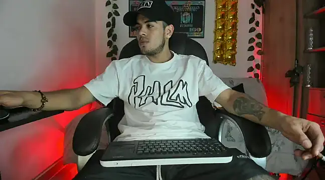 Snapshot of mikee_scooth chatting on January 8, 7:34 pm mikee scooth online show from January 8, 7:34 pm