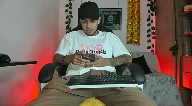 Snapshot of mikee_scooth chatting on January 12, 7:10 pm mikee scooth online show from January 12, 7:10 pm