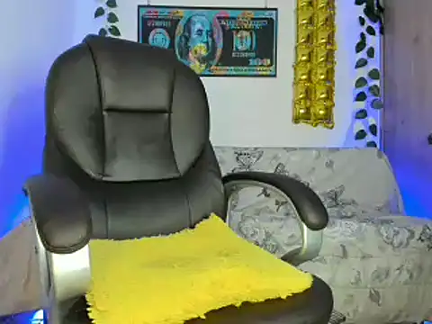 Snapshot of mikee_scooth chatting on January 18, 2:03 am mikee scooth online show from January 18, 2:03 am