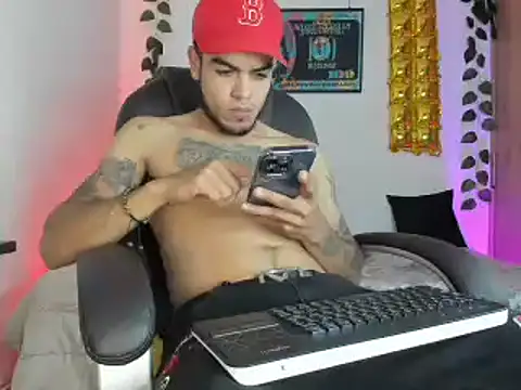 Snapshot of mikee_scooth chatting on February 8, 2:58 am mikee scooth online show from February 8, 2:58 am