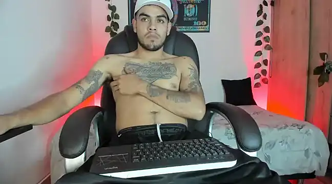 Snapshot of mikee_scooth chatting on February 27, 2:10 am mikee scooth online show from February 27, 2:10 am