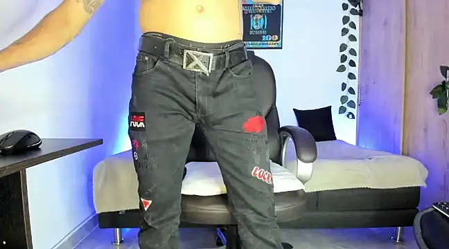 Snapshot of mikee_scooth chatting on March 12, 3:13 am mikee scooth online show from March 12, 3:13 am