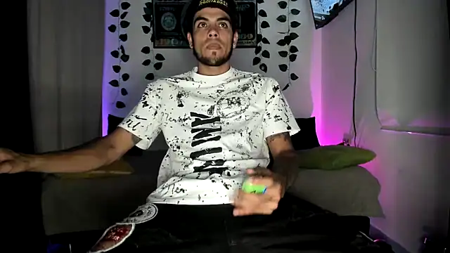 Snapshot of mikee_scooth chatting on September 9, 3:39 am mikee scooth online show from September 9, 3:39 am