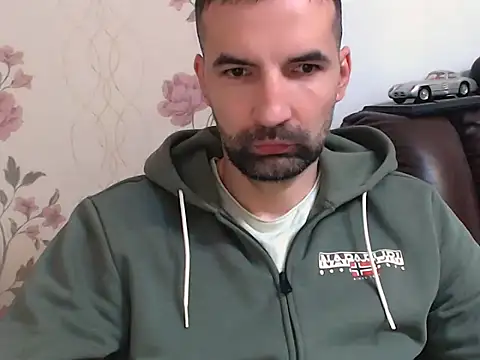 Snapshot of Leo_1617 chatting on April 9, 11:59 am Leo 1617 online show from April 9, 11:59 am