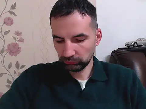 Snapshot of Leo_1617 chatting on April 10, 8:52 am Leo 1617 online show from April 10, 8:52 am