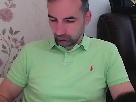 Snapshot of Leo_1617 chatting on April 17, 10:40 am Leo 1617 online show from April 17, 10:40 am