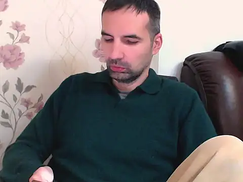 Snapshot of Leo_1617 chatting on April 19, 10:58 am Leo 1617 online show from April 19, 10:58 am