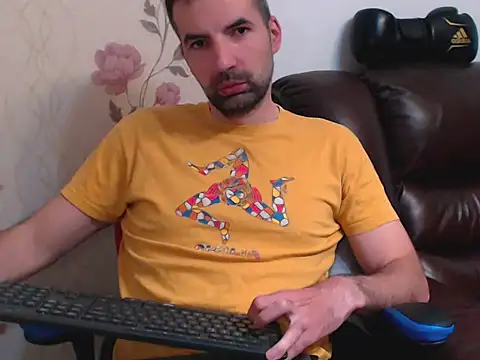 Snapshot of Leo_1617 chatting on April 22, 2:40 pm Leo 1617 online show from April 22, 2:40 pm