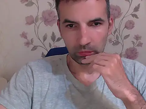 Snapshot of Leo_1617 chatting on June 2, 8:00 pm Leo 1617 online show from June 2, 8:00 pm