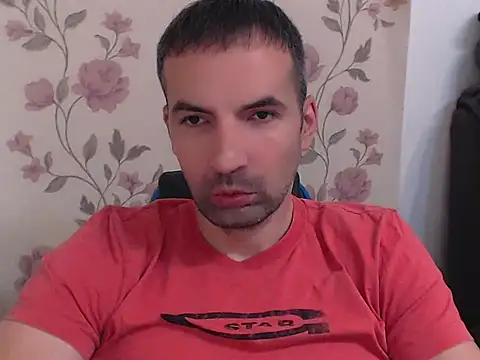 Snapshot of Leo_1617 chatting on July 4, 10:43 am Leo 1617 online show from July 4, 10:43 am