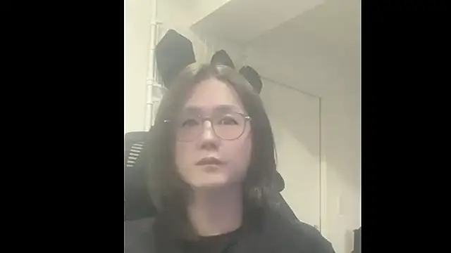 Snapshot of mel__mel chatting on October 28, 7:45 am mel mel online show from October 28, 7:45 am