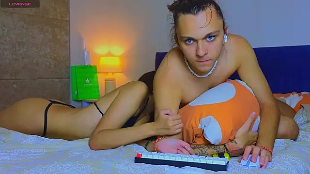 Snapshot of do_u_know_them chatting on January 15, 3:07 pm do u know them online show from January 15, 3:07 pm