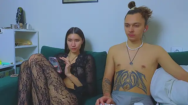 Snapshot of do_u_know_them chatting on January 6, 11:14 am do u know them online show from January 6, 11:14 am