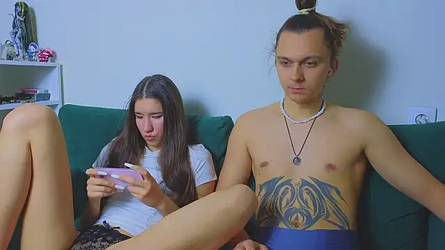 Snapshot of do_u_know_them chatting on February 26, 3:00 pm do u know them online show from February 26, 3:00 pm