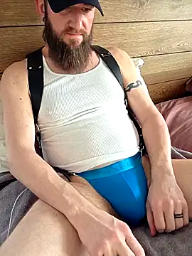 Snapshot of Icebearsticlese chatting on February 12, 10:16 pm Icebearsticlese online show from February 12, 10:16 pm