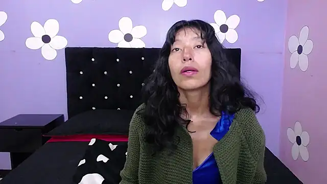 karolinee 66  online show from February 25, 4:00 am