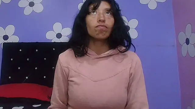 karolinee 66  online show from March 4, 4:18 am