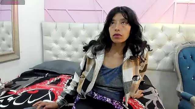 karolinee 66  online show from April 19, 4:23 am