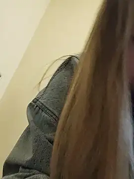 Snapshot of Ekaterina27 chatting on March 3, 7:17 pm Ekaterina27 online show from March 3, 7:17 pm