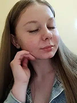 Snapshot of Ekaterina27 chatting on March 18, 7:20 pm Ekaterina27 online show from March 18, 7:20 pm