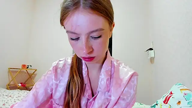Snapshot of minidivaa_ chatting on July 7, 8:35 pm minidivaa online show from July 7, 8:35 pm