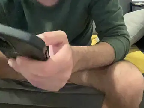 4small4inchlol online show from April 9, 6:13 pm