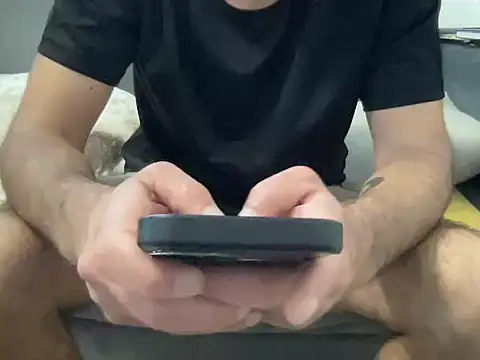 4small4inchlol online show from April 12, 10:20 am