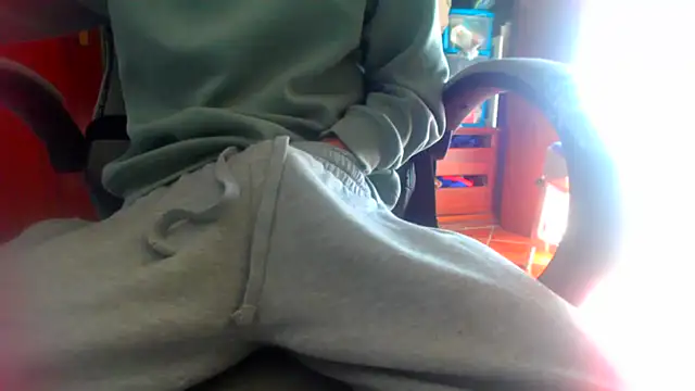 Snapshot of ruben1223 chatting on March 26, 10:54 am ruben1223 online show from March 26, 10:54 am