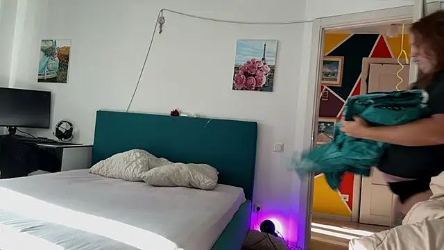 Snapshot of courteous_raspberrry chatting on September 25, 12:42 pm courteous raspberrry online show from September 25, 12:42 pm