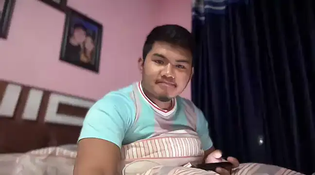 Snapshot of rasbari22 chatting on December 9, 12:40 pm rasbari22 online show from December 9, 12:40 pm