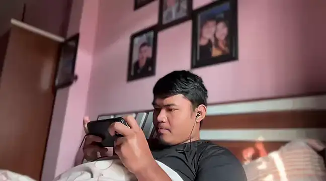 Snapshot of rasbari22 chatting on December 27, 8:45 am rasbari22 online show from December 27, 8:45 am