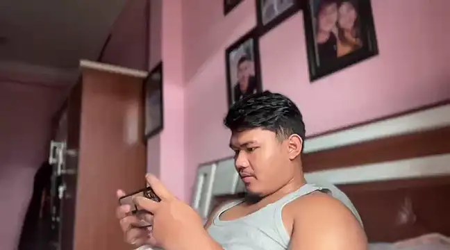 Snapshot of rasbari22 chatting on January 27, 6:19 am rasbari22 online show from January 27, 6:19 am